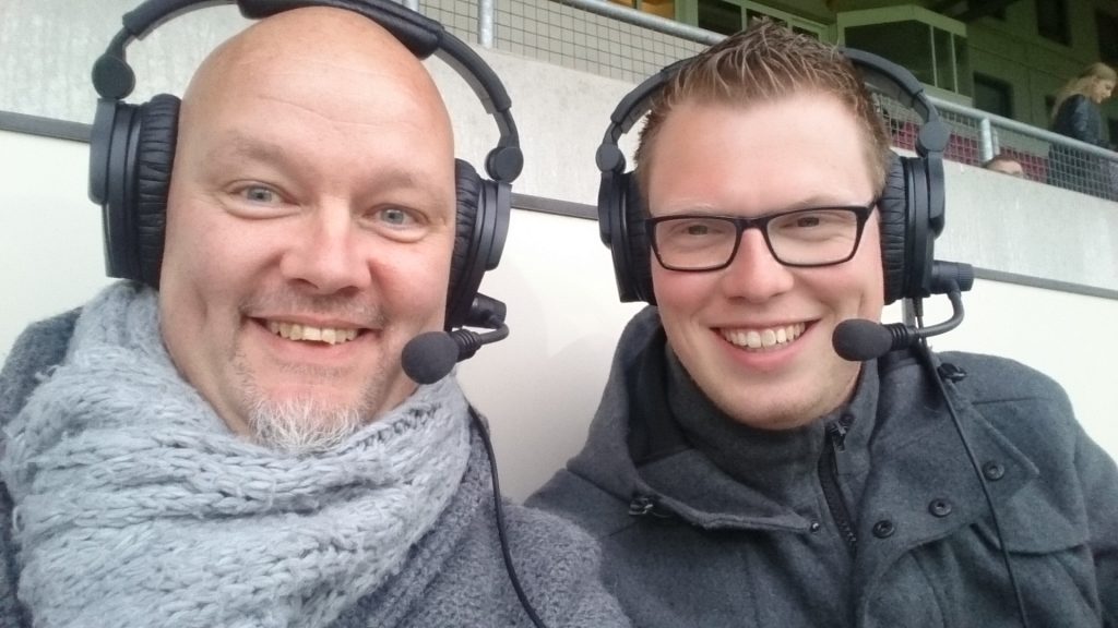 Verslaggevers Sport Live Radio DeventerRTV Erik van Luttikhuizen en Patrick Kieftenbelt