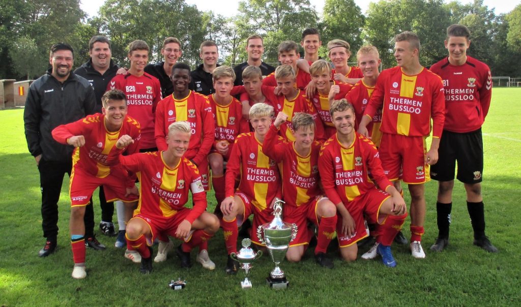 Giovanni van den Heuvel toernooi bij DVV Go-Ahead, winnaars Go Ahead Eagles JO-17