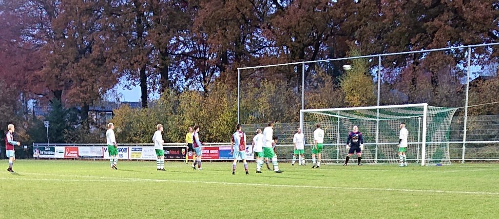 Beeld uit duel Vierhouten'82 vs. FC RDC