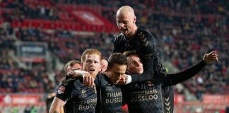 Feestend Go Ahead Eagles bij FC Twente, foto Henny Meyerink