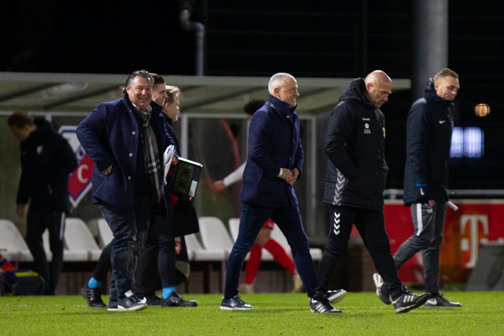 Jack de Gier en zijn staf in Utrecht - Go Ahead Eagles - Foto: Henny Meyerink
