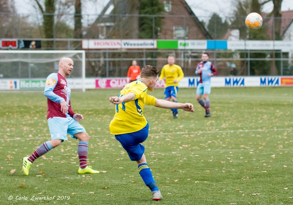 Beeld uit duel EZC '84 vs. FC RDC (foto Carlo Zwarthof)