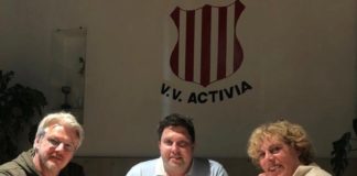 V.l.n.r. Rick Otten (bestuurslid voetbalzaken), Richard van Dellen (hoofdtrainer) en Pauline Achtereekte (voorzitter v.v. Activia)