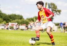 Go-Ahead knokt zich langs Lettele Davo - Go Ahead. Foto: Han Balk