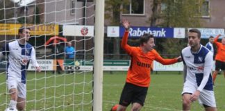 Voorwaarts scoort half dozijn in het laatste kwartier Voorwaarts-spits Bruce Schotman scoort | foto: Ronny te Wechel