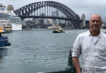 Edwin Lugt bij Sydney Harbour Bridge