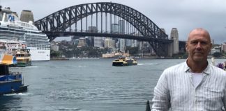 Edwin Lugt bij Sydney Harbour Bridge