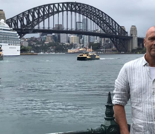 Edwin Lugt bij Sydney Harbour Bridge