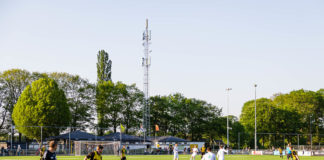 Van zondag naar zaterdag: vv Diepenveen volgt een bekend Deventer spoor Diepenveen - Overwetering | foto: Han Balk
