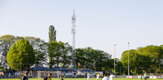 Van zondag naar zaterdag: vv Diepenveen volgt een bekend Deventer spoor Diepenveen - Overwetering | foto: Han Balk