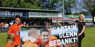 Kobussen terug op oude nest: “Het vuur is er nog” Glenn Kobussen bij zijn afscheid van HHC Hardenberg | foto: HHC Clubsupport