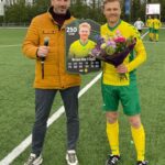 Voor aanvang van de wedstrijd werd Bram de Haas gehuldigd door voorzitter Mark van Gurp in verband met zijn 250e wedstrijd in het 1e elftal.