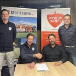 Samenwerking www.sportkampen.com en www.deventervoetbal.nl is een feit! V.l.n.r. Djordi van der Hoop, Tim van Ammelrooy, Roy Beumer en Mark Webbink