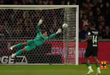 Adelaarsoog op Feyenoord thuis Luca Plogman in de wedstrijd Go Ahead Eagles tegen Feyenoord | foto: Henny Meyerink