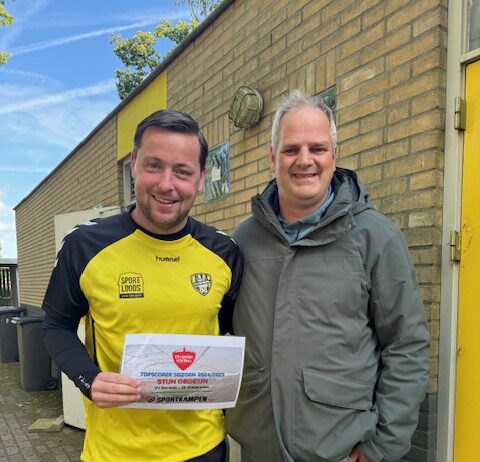 Stijn Obdeijn (VV Gorssel) en Wouter Hulsegge namens Deventer Voetbal