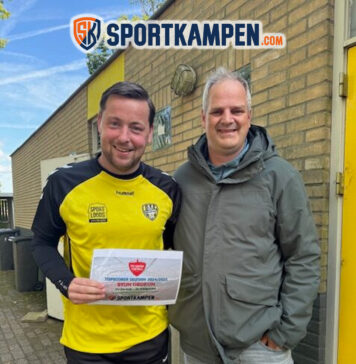 Stijn Obdeijn (VV Gorssel) en Wouter Hulsegge namens Deventer Voetbal