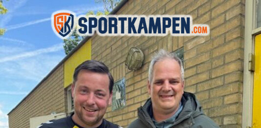 Stijn Obdeijn (VV Gorssel) en Wouter Hulsegge namens Deventer Voetbal