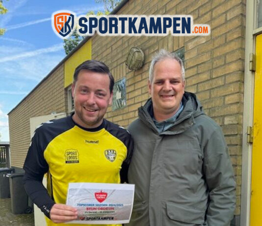 Stijn Obdeijn (VV Gorssel) en Wouter Hulsegge namens Deventer Voetbal