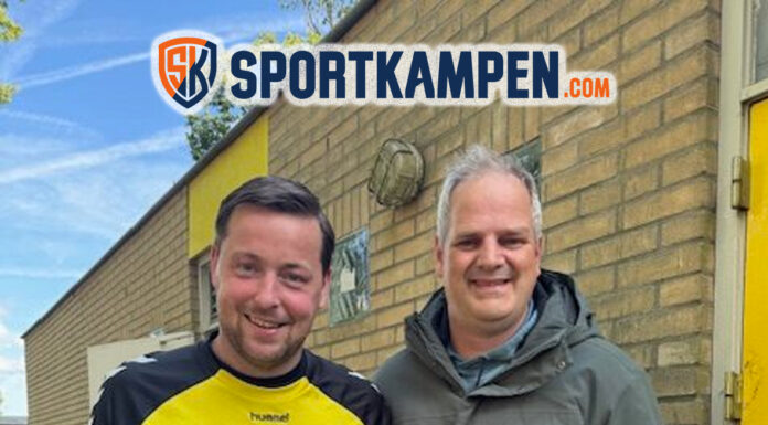 Stijn Obdeijn (VV Gorssel) en Wouter Hulsegge namens Deventer Voetbal
