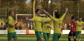 Hard werken loont voor Overwetering VV Holten - Sportclub Overwetering | foto: Nicole de Ruig