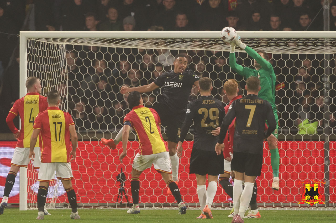 Jari de Busser is de baas - UEFA Europa League Go Ahead Eagles vs. VFB Stuttgart #gaevfb - Foto: Henny Meyerink