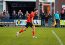 Voorwaarts kan het ook strijdend Björn Hoogeslag: debuut en doelpunt