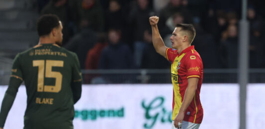 Go Ahead Eagles toont veerkracht: Adelaarshorst ontploft bij wederopstanding Mathis Suray viert treffer - Go Ahead Eagles vs. FC Utrecht 30112025 - Foto: Henny Meyerink