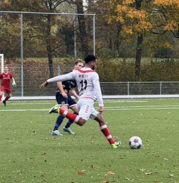 Sportclub Deventer wint van koploper De Esch Sportclub Deventer - VV De Esch