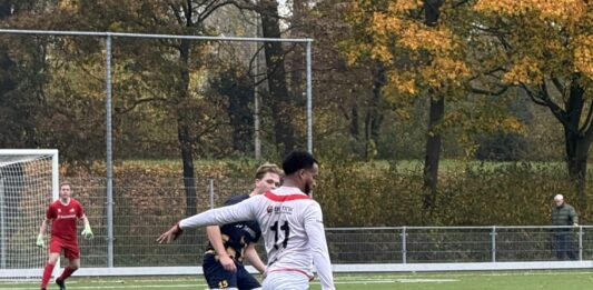 Sportclub Deventer wint van koploper De Esch Sportclub Deventer - VV De Esch