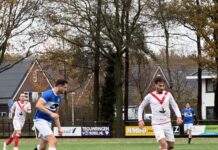 Sportclub Deventer met de billen bloot in Almelo