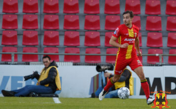 Adelaarsoog op Groningen thuis Go Ahead Eagles - FC Groningen op 21 november 2021 | foto: Henny Meyerink