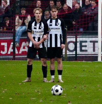 Sallandse derby tussen Holten en ABS eindigt in 0-0 Holten - ABS | foto: Ferdinand Deuzeman