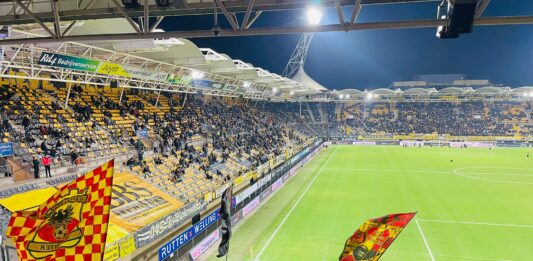 Blik vanuit het uitvak in Kerkrade - Roda jc vs. G Ahead Eagles. #rjcgae Beker 17122025 Foto: Willy Gerrits