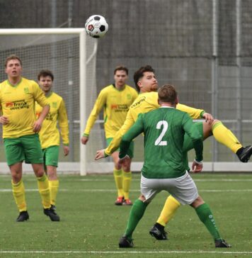 Teleurstellend maar verdiend resultaat voor Overwetering Sportclub Overwetering - SV Heeten | foto: Nicole de Ruig