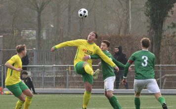 S.V. Heeten pakt verdiend punt bij S.C. Overwetering Sportclub Overwetering - SV Heeten | foto: Nicole de Ruig