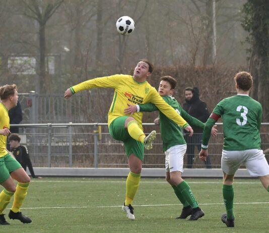 S.V. Heeten pakt verdiend punt bij S.C. Overwetering Sportclub Overwetering - SV Heeten | foto: Nicole de Ruig