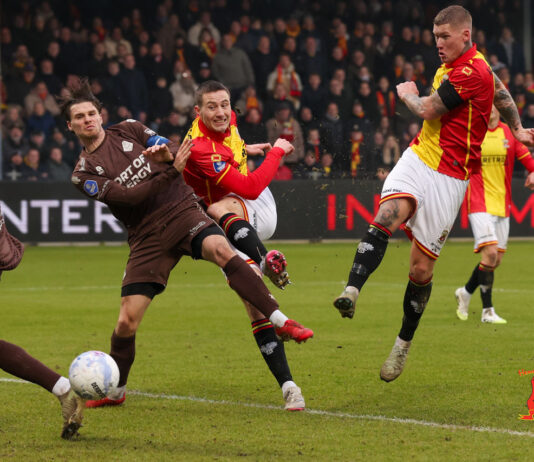 Adelaarsoog op Telstar thuis