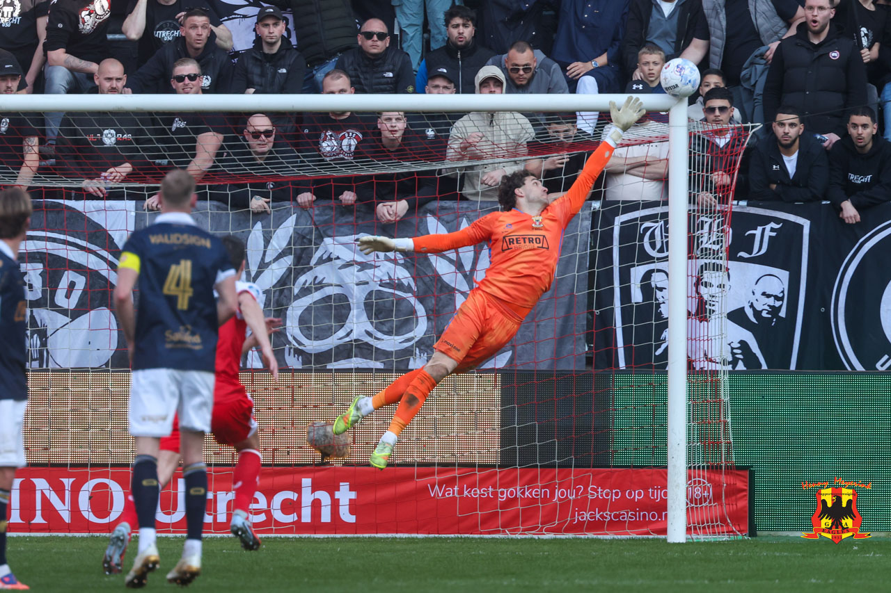 Redding Jari de Busser in FC Utrecht vs. Go Ahead Eagles #utrgae - Foto: Henny Meyerink