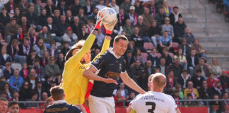 FC Utrecht straft momenten af en klopt Go Ahead Eagles Sigurdarson en Barkas in FC Utrecht vs. Go Ahead Eagles #utrgae - Foto: Henny Meyerink