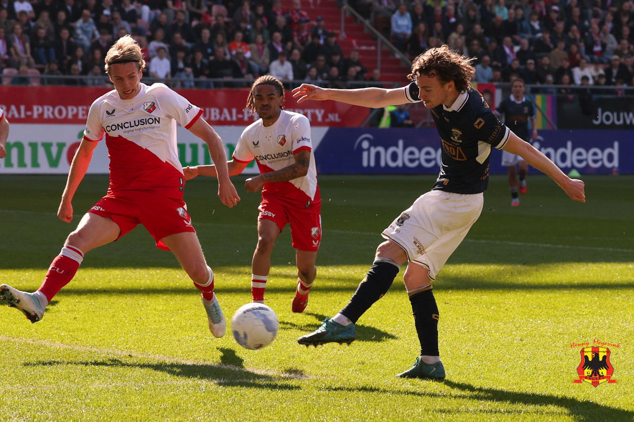 Jakob Breum in FC Utrecht vs. Go Ahead Eagles #utrgae - Foto: Henny Meyerink