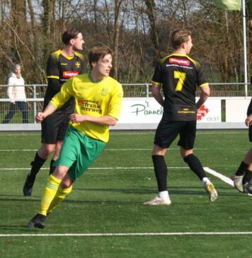 Koploper Overwetering verliest van SV Raalte Sportclub Overwetering - SV Raalte | foto: Gerrit Krijt