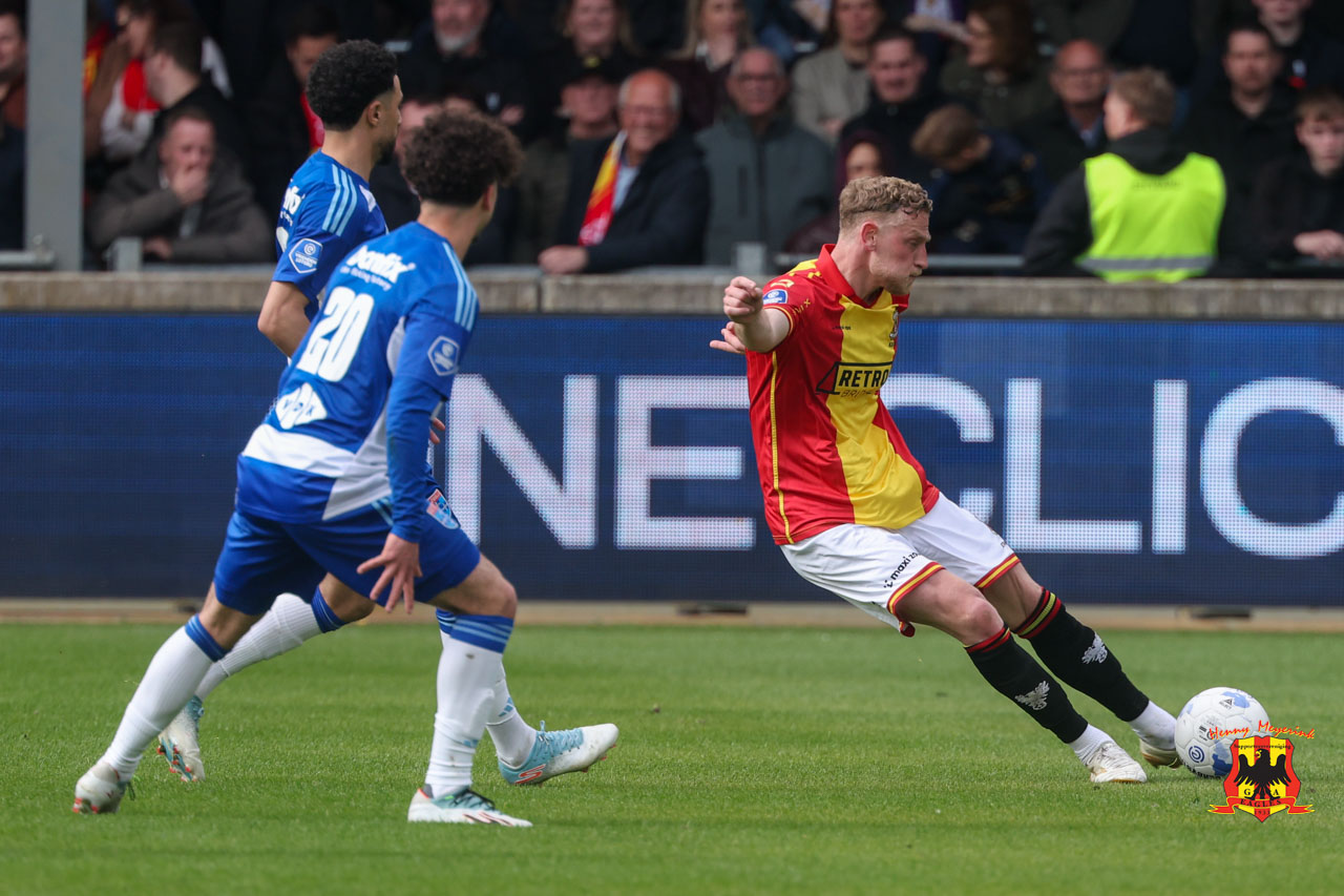 Adelgaard viert treffer - IJsselderby 05-04-2026 - Go Ahead Eagles vs. PEC Zwolle - Foto Henny Meyerink