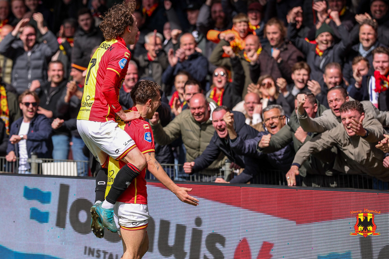 Adelgaard en Breum vieren goal - IJselderby 05-04-2026 - Go Ahead Eagles vs. PEC Zwolle - Foto Henny Meyerink