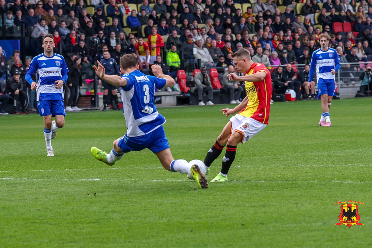Suray schier raak - IJselderby 05-04-2026 - Go Ahead Eagles vs. PEC Zwolle - Foto Henny Meyerink
