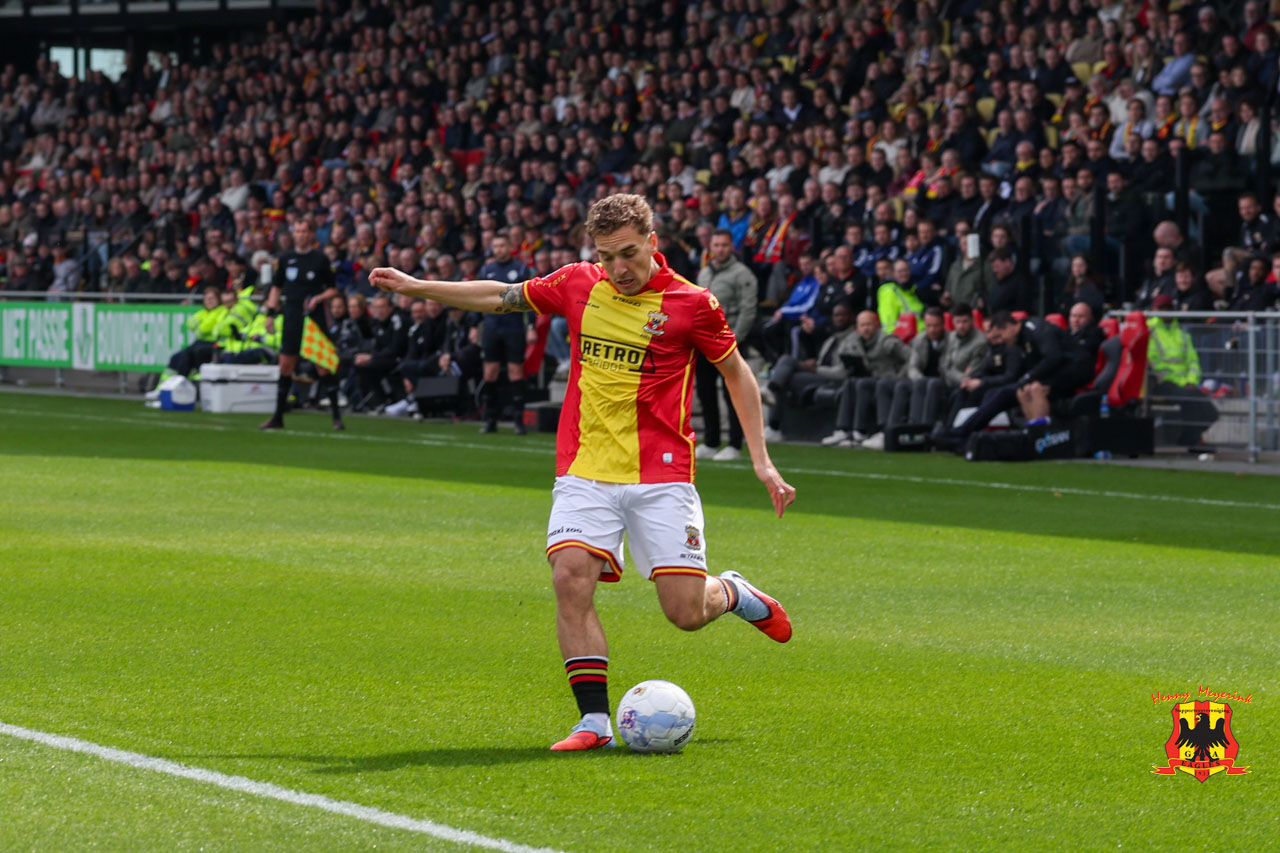 Assist van Adelgaard op Sigurdarson - IJsselderby 05-04-2026 - Go Ahead Eagles vs. PEC Zwolle - Foto Henny Meyerink