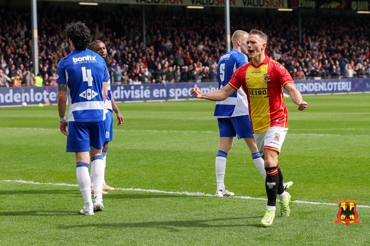 Suray viert treffer - IJsselderby 05-04-2026 - Go Ahead Eagles vs. PEC Zwolle - Foto Henny Meyerink
