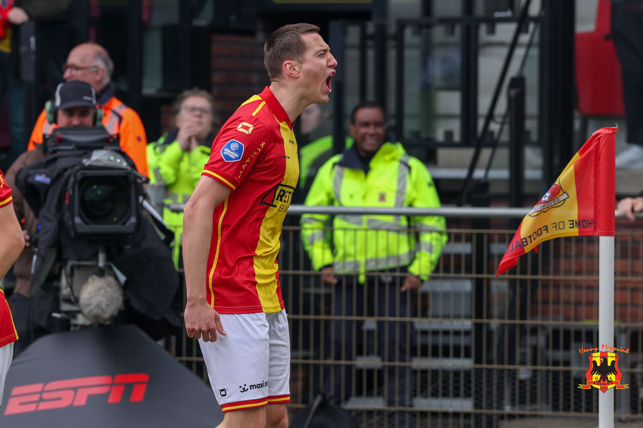 Sigurdarson viert treffer - IJsselderby 05-04-2026 - Go Ahead Eagles vs. PEC Zwolle - Foto Henny Meyerink