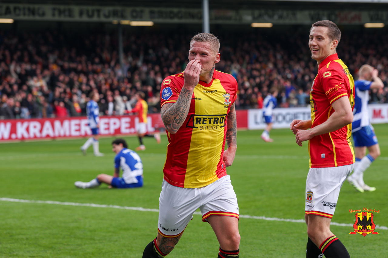 Edvardsen viert treffer - IJsselderby 05-04-2026 - Go Ahead Eagles vs. PEC Zwolle - Foto Henny Meyerink