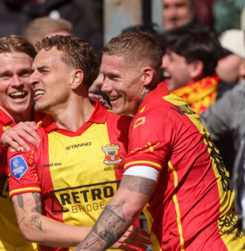 Adelgaard viert treffer - IJsselderby 05-04-2026 - Go Ahead Eagles vs. PEC Zwolle - Foto Henny Meyerink