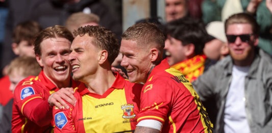 Adelgaard viert treffer - IJsselderby 05-04-2026 - Go Ahead Eagles vs. PEC Zwolle - Foto Henny Meyerink